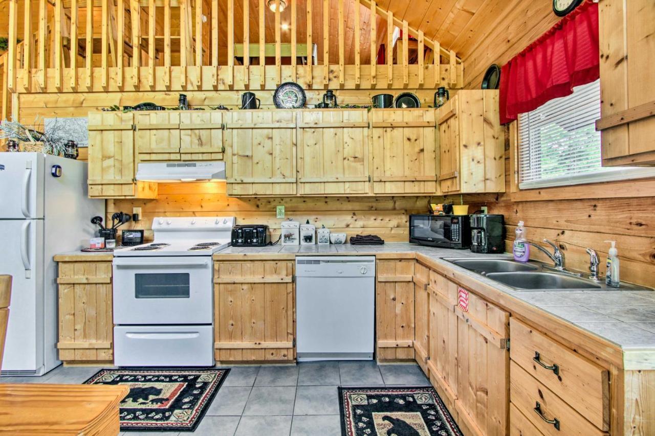Cabin With Hot Tub And Deck About 12 Mi To Pigeon Forge! Севьервилл Экстерьер фото
