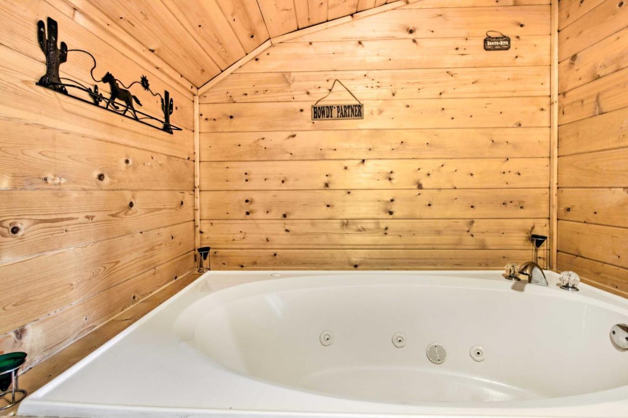 Cabin With Hot Tub And Deck About 12 Mi To Pigeon Forge! Севьервилл Экстерьер фото
