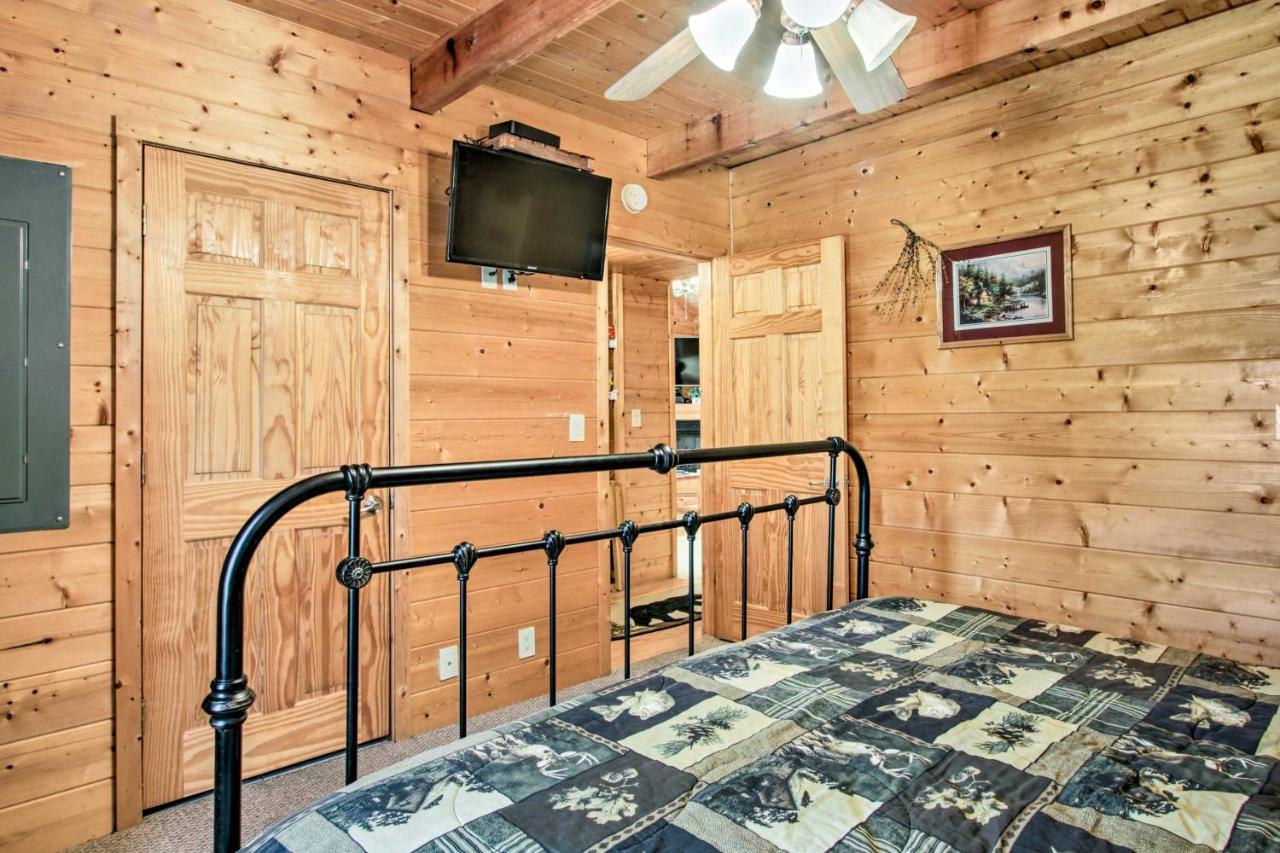 Cabin With Hot Tub And Deck About 12 Mi To Pigeon Forge! Севьервилл Экстерьер фото